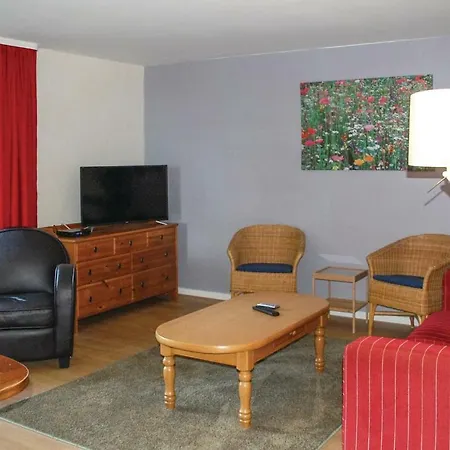 Three-bedroom Schlesische 02 *